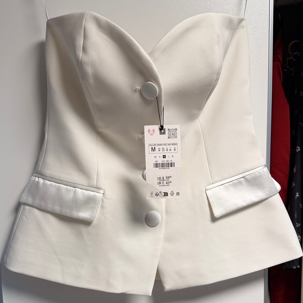 Elegant White Strapless Top